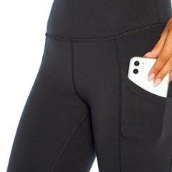 love this product 25'' Black High-Rise Pocket Flat Waist Crop Leggings - Women - Picture 2 of 4